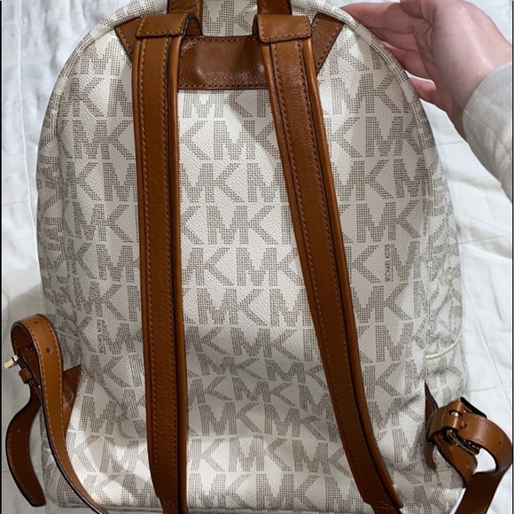 Vanilla Michael’s Kors backpack/purse/wallet set - Picture 9 of 10